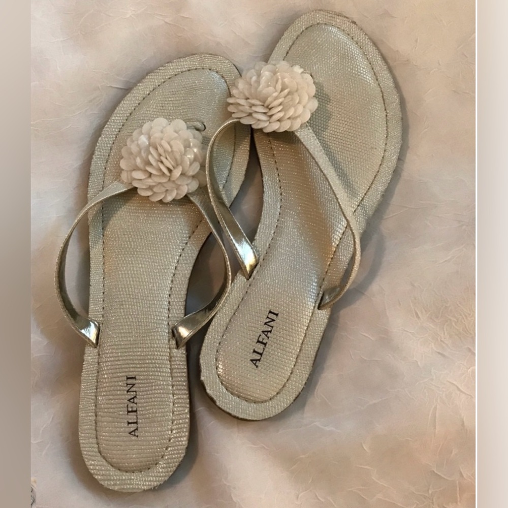 Alfani Silver Flower Sandals Flip Flops 9.5